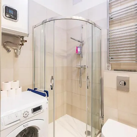 Bright Studio With Parliament View, Free Parking Apartment Budapest