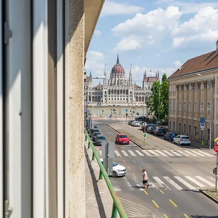 Apartment Bright Studio With Parliament View, Free Parking *