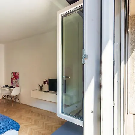 Bright Studio With Parliament View, Free Parking Budapest
