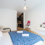 Apartamento Bright With Parliament View, Free Public Parking Nearby *